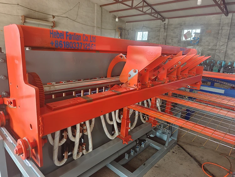 Macchina per la produzione di saldatura a punti automatica a rete metallica in rotolo di acciaio inossidabile 3D