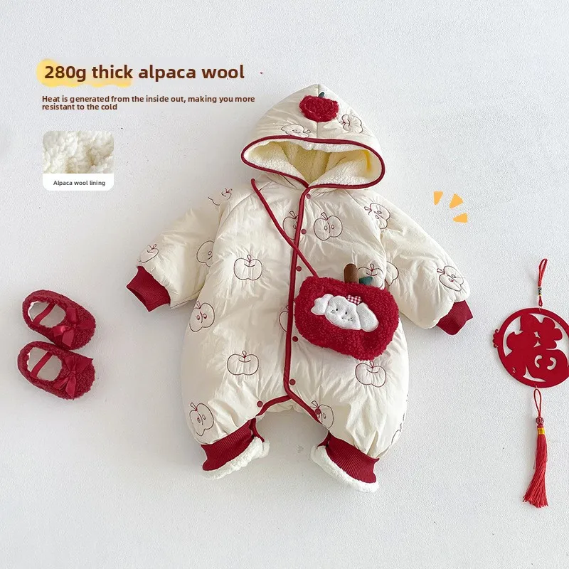 ملابس أطفال مطرزة بالتفاح للعام الجديد مع إكسسوارات للكلاب 2025 بذلة سميكة مبطنة بالقطن للشتاء الجديد