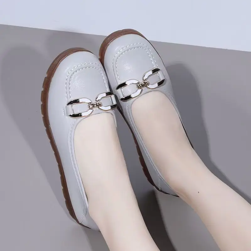 

Women Leather Flat Sole Loafers Spring Autumn New Soft Sole Non Slip Shallow Slip On Round Toe Middle Aged And Elderly Nude Shoe