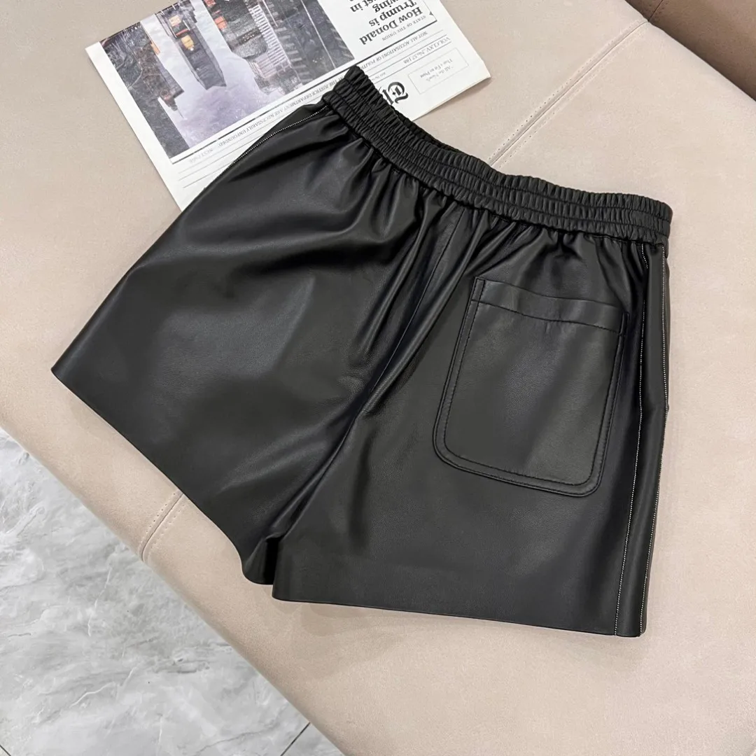 Pantaloncini di pelle di pecora con catena di nuovo arrivo autunno e inverno da donna di alta qualità