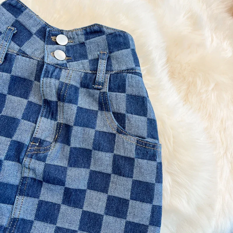 Personalità della moda Scacchiera Griglia Forcella aperta Gonna a trapezio in denim Versione coreana delle gonne sottili di media lunghezza a vita alta