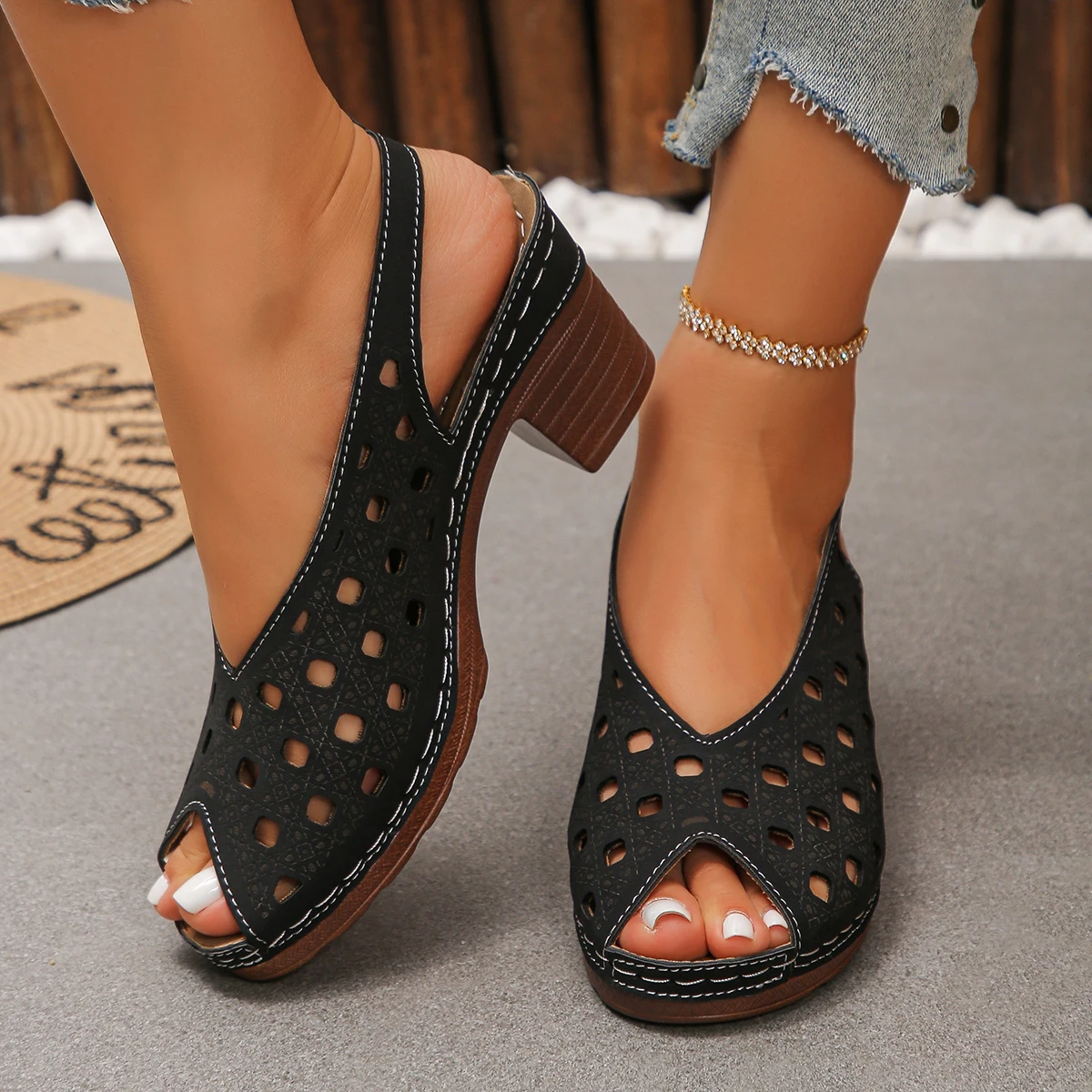 Women Sandals Thick Heeled Fish Mouth Middle Heeled Sandals Retro Comfortable Summer Shoes for Women Fashion Hollow Shoes Women