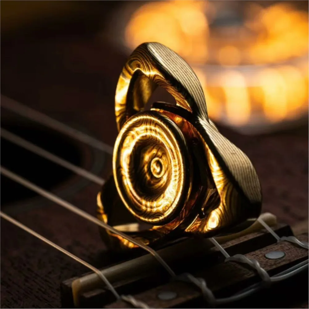 Helles Blut EDC String Sin Fidget Spinner Zappelspielzeug für Erwachsene Dreiblattiger Fidget Spinner Handhabung Gefühl Gyro Fidgeting Spinner