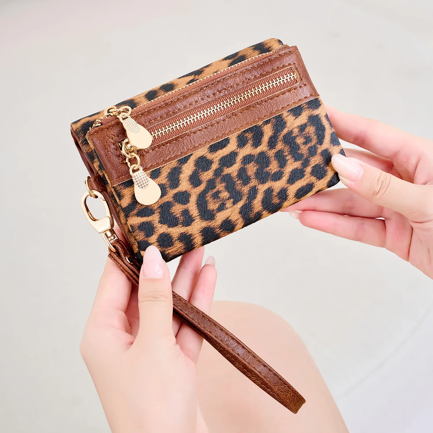 Stylish Retro Women's Wallet PU Leather Bi-fold Zipper Pocket Wallet ID Card Window Card Holder Coin Purse Wristband Wallet