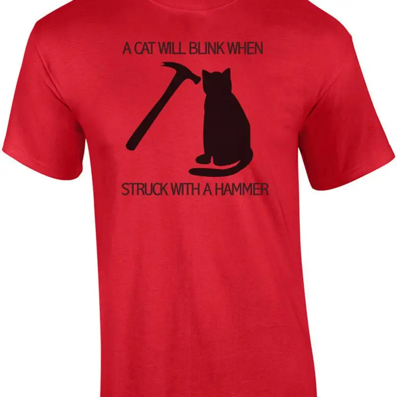 سيتم وميض القطة عند تضطم تي شيرت المطرقة