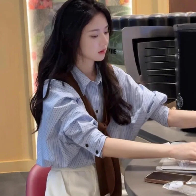 Niebieska koszula w paski z długim rękawem dziewczęca wiosna jesień nowe topy modny temperament niszowa odzież damska odmładzająca hurt