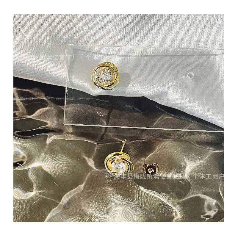 

Seiko Version Single-diamond Stud Earrings Three-color Electroplating Three-ring Winding Interlocking Ear Jewelry Light Luxury H