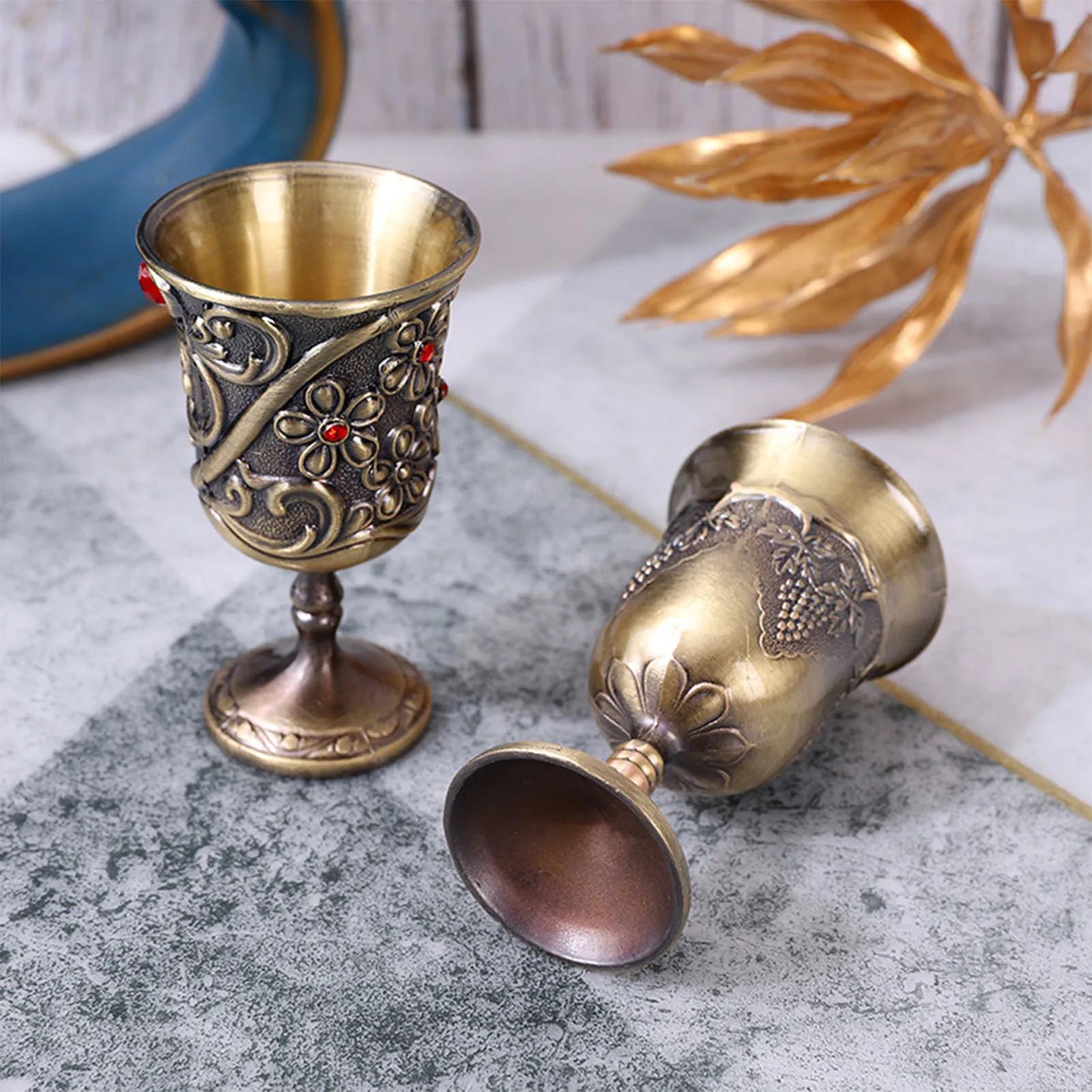 7*4cm Vintage Metal Wine Glass Medieval Style Champagne Glasses Beverage Goblet Cocktail Cup Retro Bronze Color Wine Cups