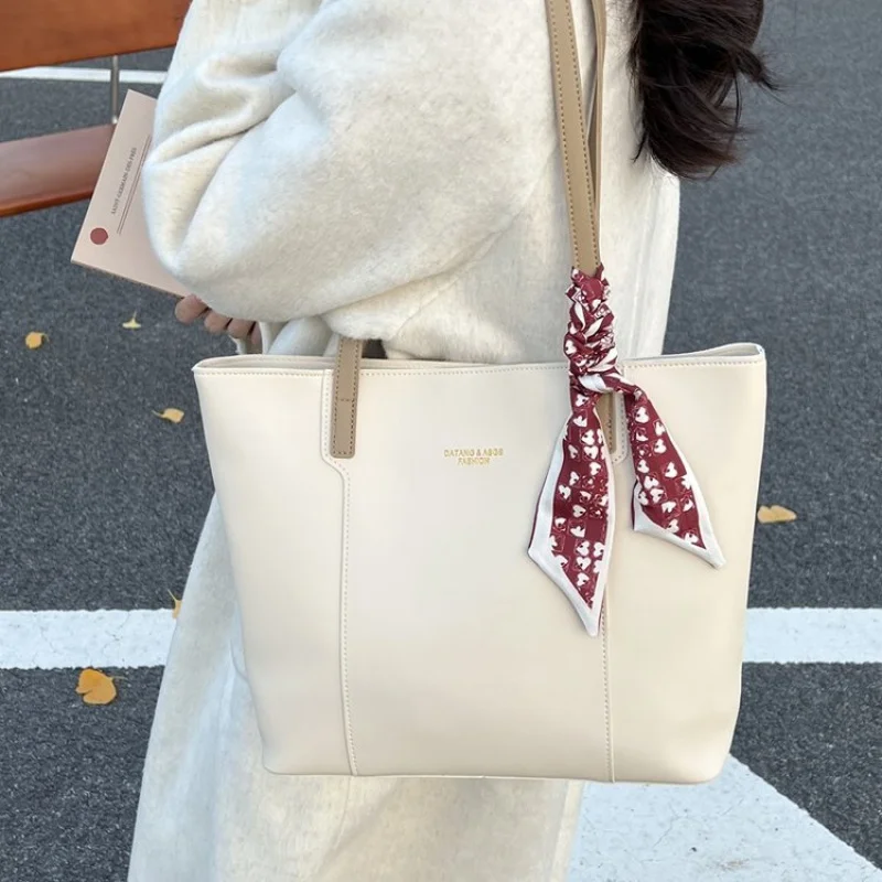 

Premium Women's Crossbody-Bag Crafted From Meteor-Patterned Leather Boasting Malta Vintage Spacious Soft Daily Look