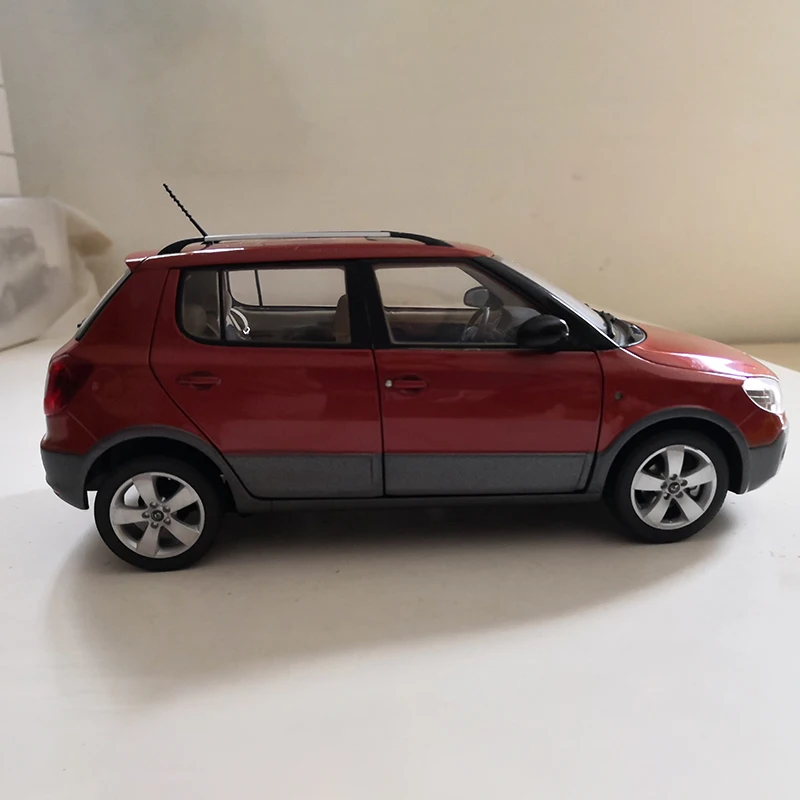 

Diecast Alloy 1:18 Scale Shannghai Skoda New Fabia Scout Car Model For Adult Classic Collection Gift Display Souvenir Ornament