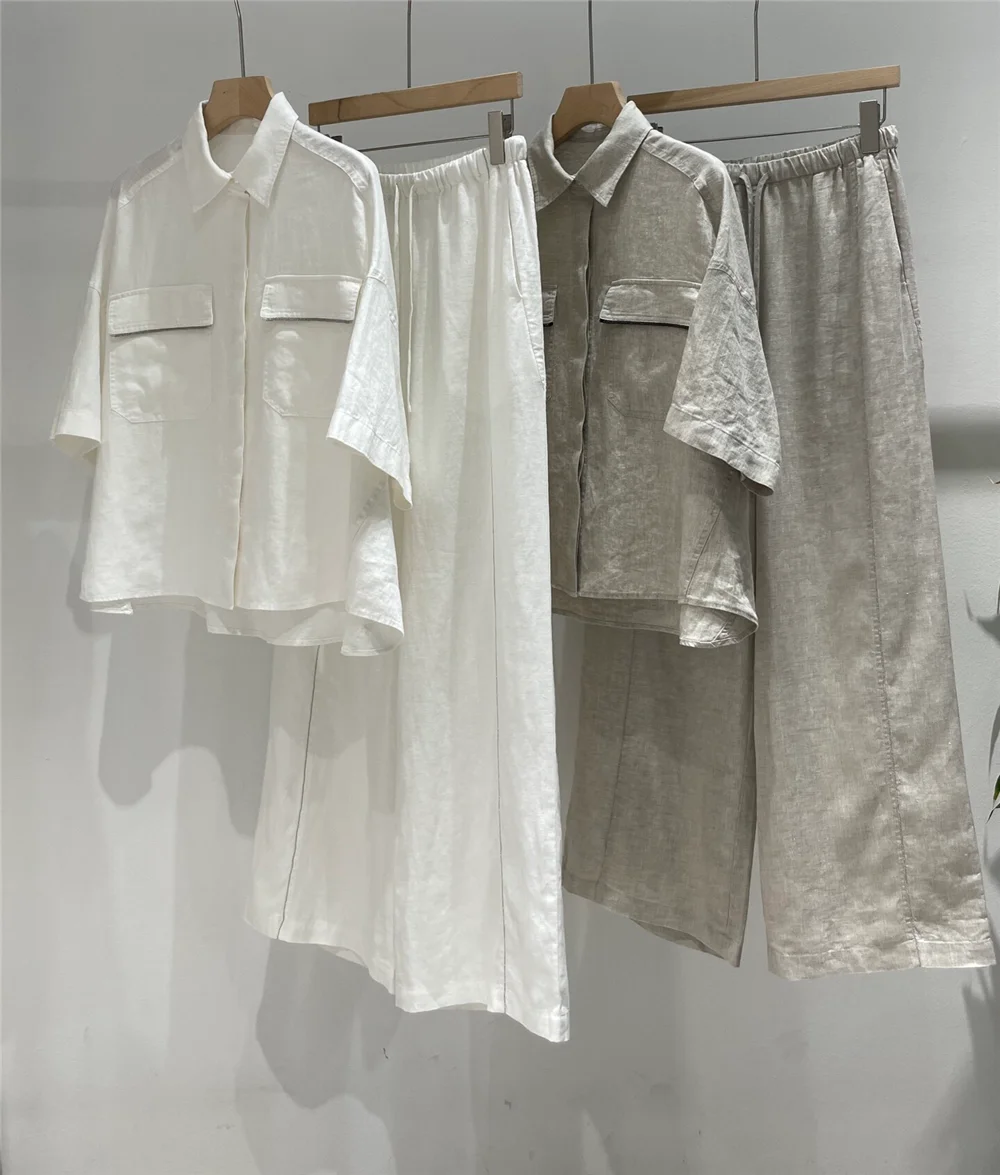 

Женский комплект: блузка с коротким рукавом и лацканами, украшенная бисером, и брюки с широкими штанинами, элегантный повседневный наряд