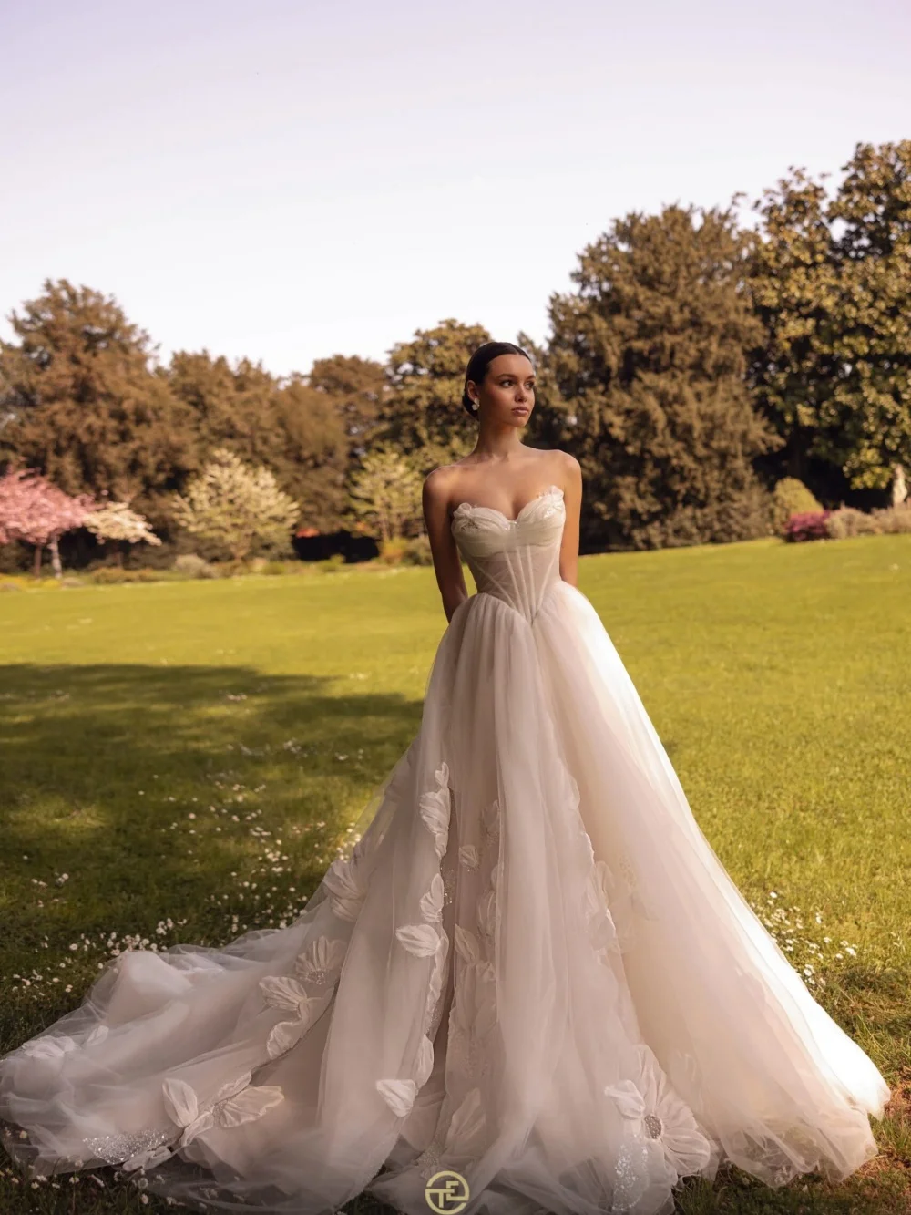 

Romantic Sweetheart Wedding Dress 2026 Elegant Sleeveless Bridal Gown Exquisite Lace Applique Floor-Length Customized