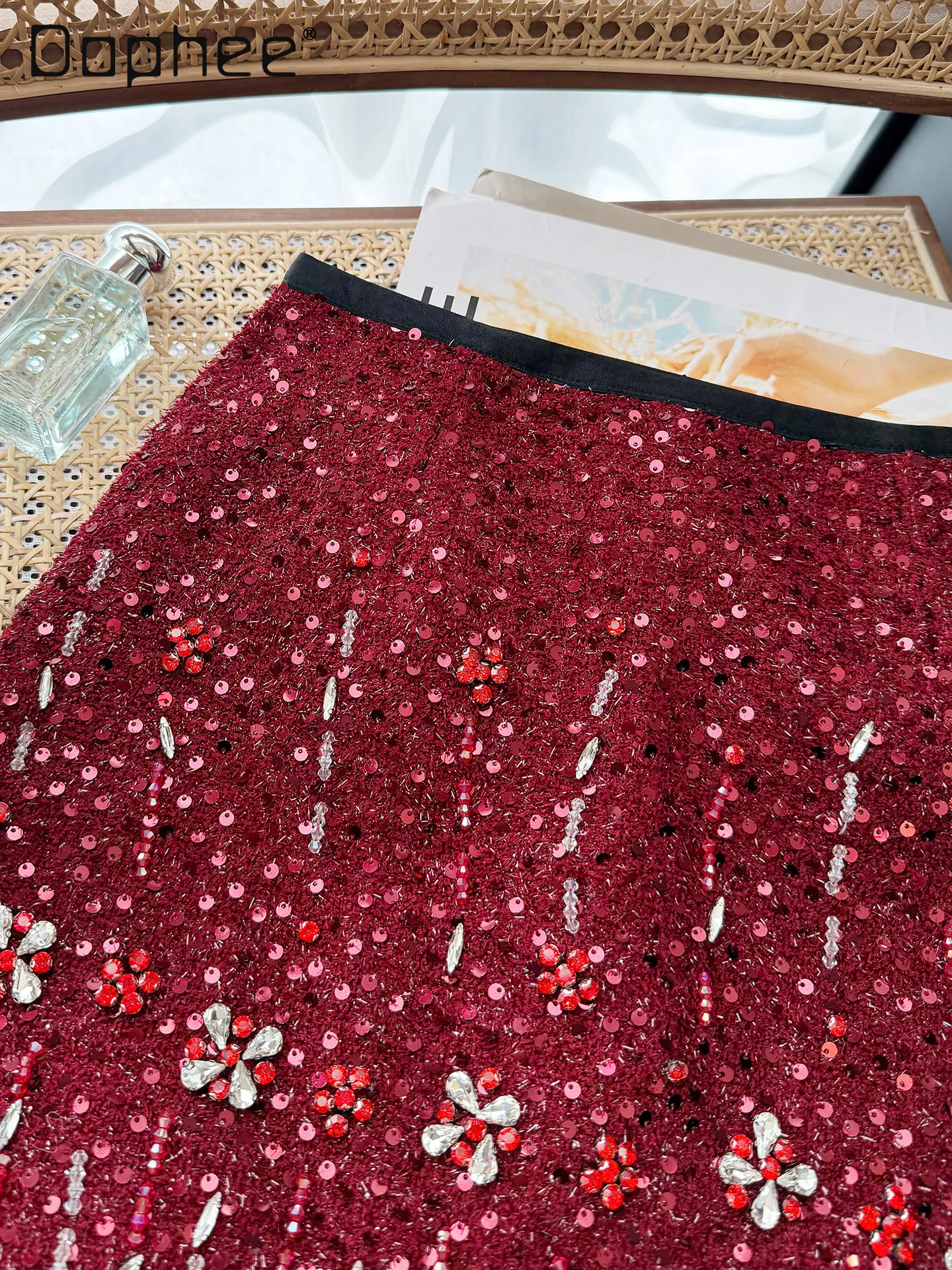 Czerwona spódnica mini z wysokim stanem, zdobiona ciężkimi koralikami, dżetami i cekinami, w kształcie litery A, damska, wiosenna, nowa, modna, wyszczuplająca, z frędzlami.