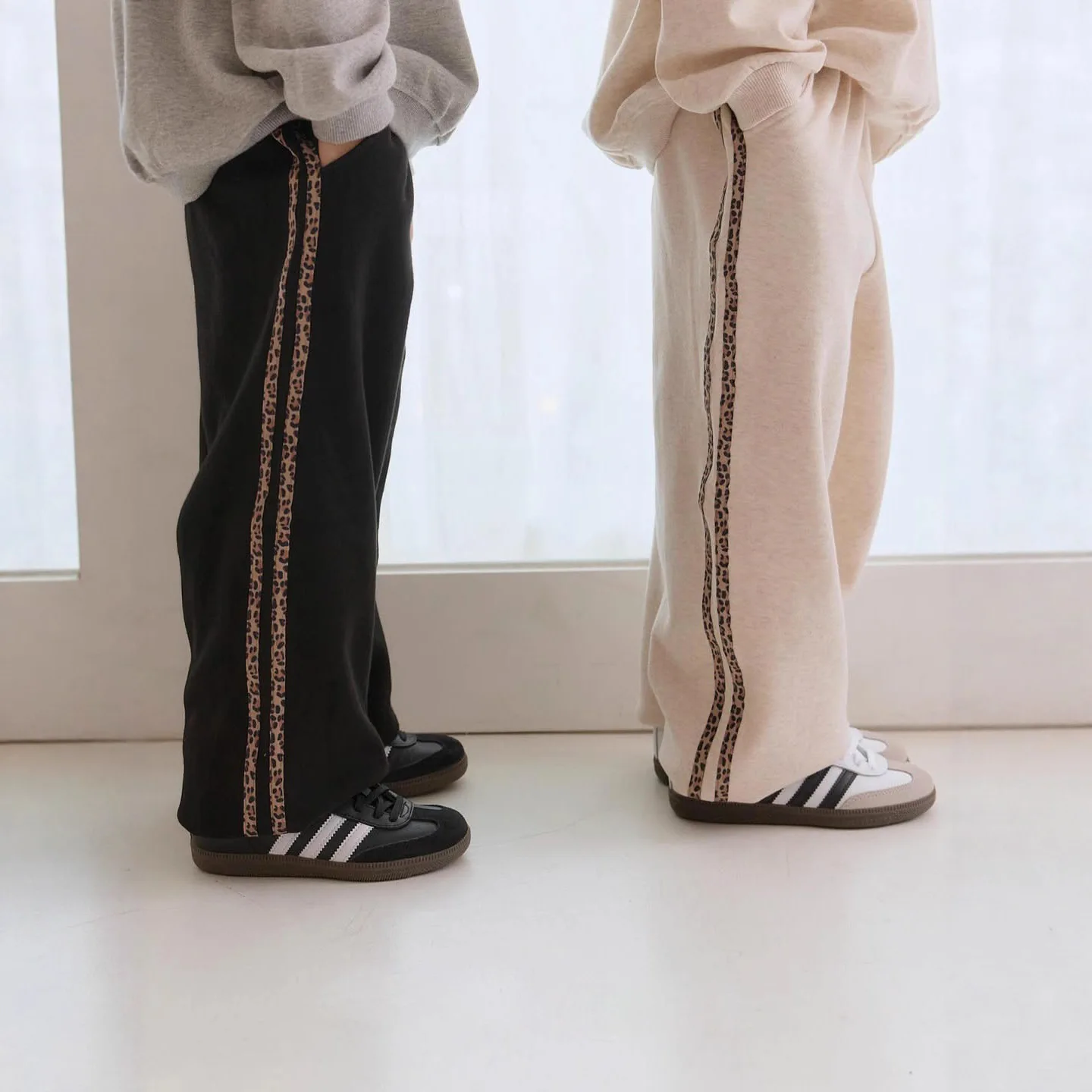 

Fashion 2025 Fall Korean Kids Pants Leopard Striped Joggers Girls Elastic Cuff Trousers Casual Comfort Outfit Tracksuits 80-130