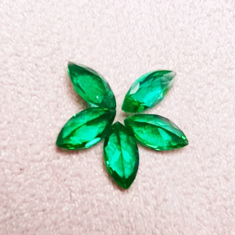 

Образователь в лаборатории Чэмбина, драгоценный камень, ручная резка, несколько форм, с трещинами, включения внутри на выбор, с сертификатом оптом