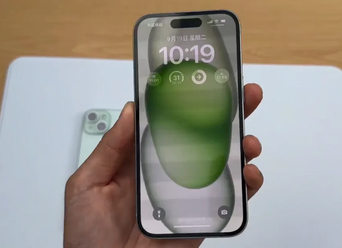 هاتف Apple iPhone 15 الأصلي بشريحة مادية وذاكرة وصول عشوائي 6 جيجابايت وذاكرة قراءة فقط 128 جيجابايت/256 جيجابايت IOS 6.1 بوصة OLED معرف الوجه NFC A16 يستخدم iPhone15 الذكي المحمول