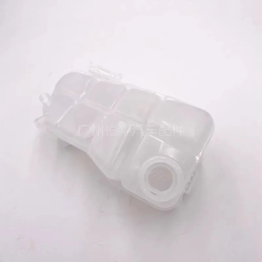 Engine Auxiliary Kettle Antifreeze Tank for Volvo V401.6T