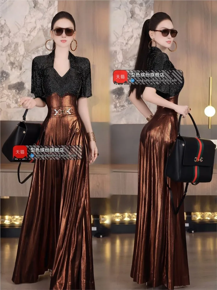 A new style of fashionable designer's color-blocking jumpsuit featuring stylish and waist-cinching pleated wide-leg