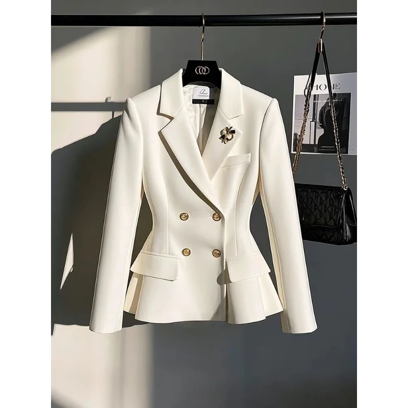 سترة بدلة صغيرة جديدة ربيعية لعام 2025 للنساء قصيرة غير رسمية متعددة الاستخدامات ونحيفة للشباب الراقية