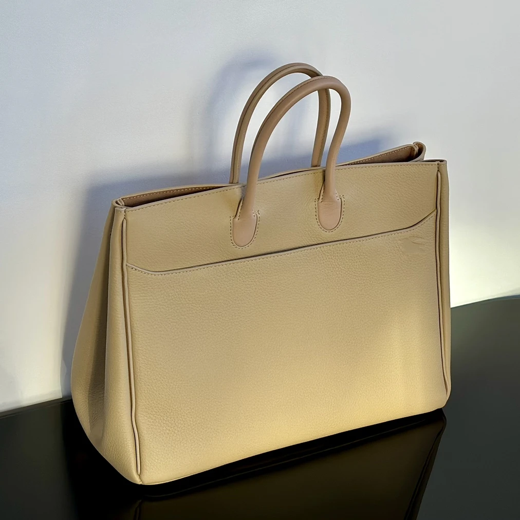 

2025 New Women Luxury Brand Handbag Large Capacity Designer Bags Fashion Outdoor Shoulder Bag Trendy Shopping Bag