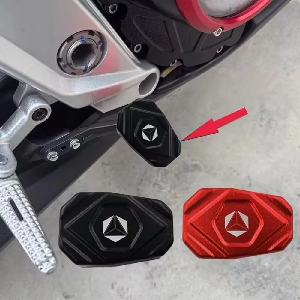 Enlarged brake pedal for ZONTES 703RR; Widened and lengthened gear shift lever for ZONTES 703rr
