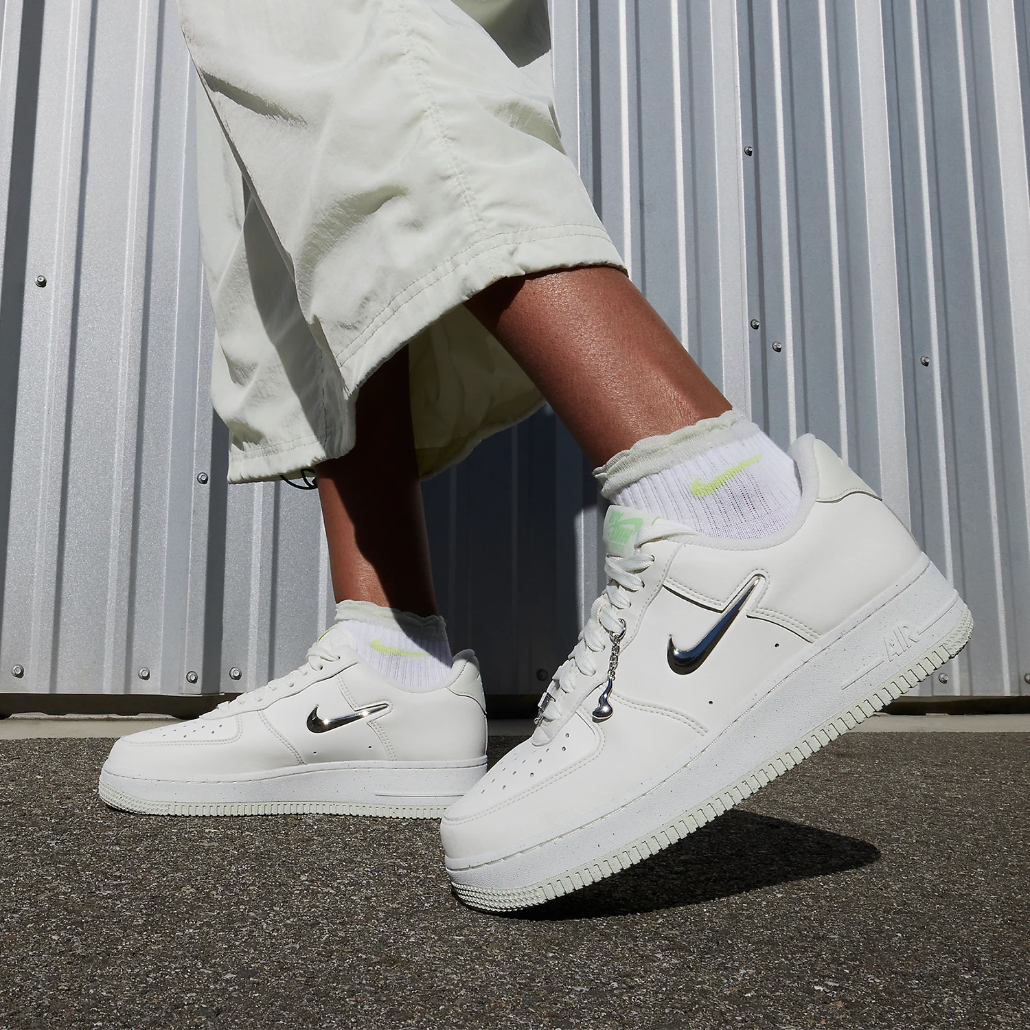 

Оригинальные новые женские классические прочные повседневные спортивные кроссовки Nike 2024, FN8540-100