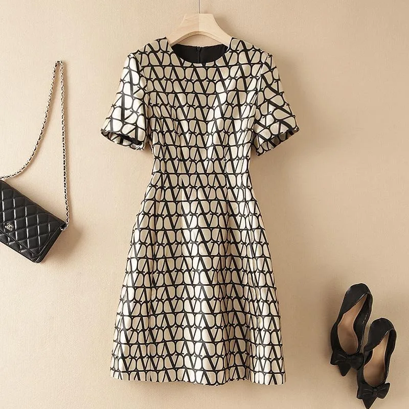 New Jacquard Spring Short Sleeved Dress High-end Dress Elegant Commuting Round Neck Slim Fit Summer A-line Skirt 2024