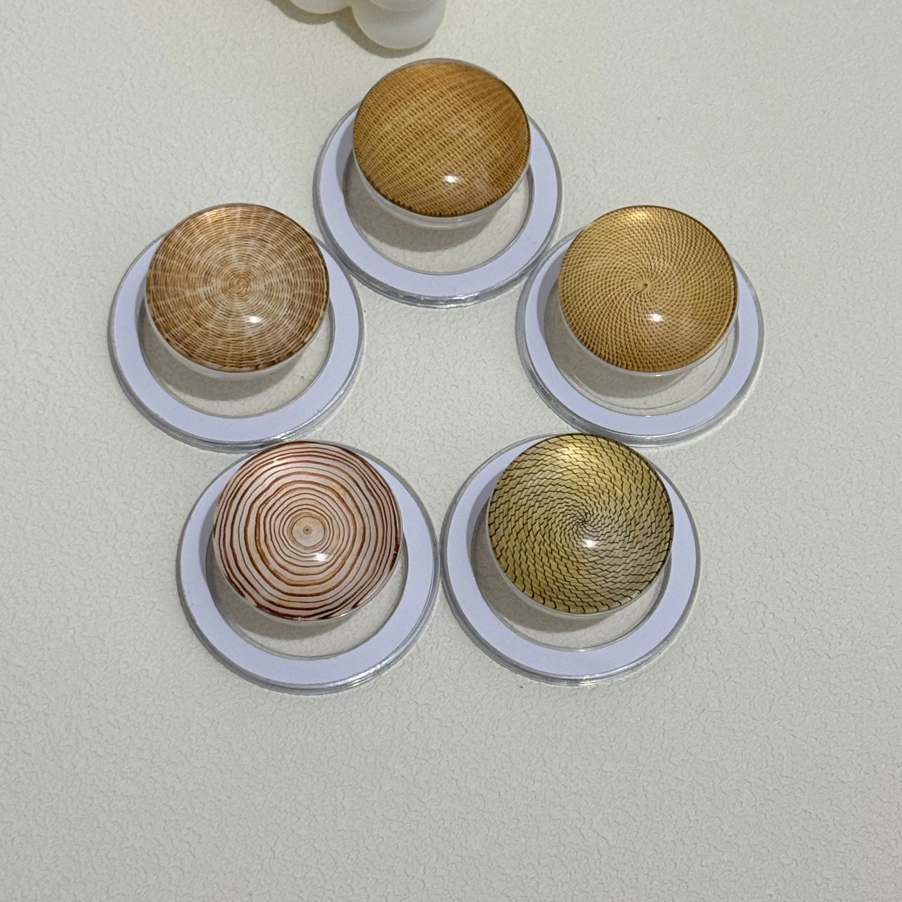 دعامة مغناطيسية جديدة من الزجاج المنسوج الكوري، ذات مظهر جيد وعملي، محبوبة من قبل الجميع