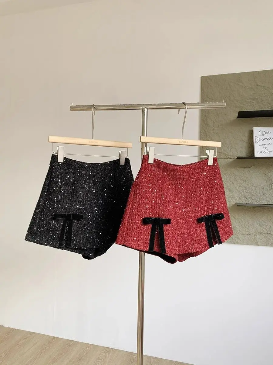 شورت تويد شتوي على الطراز الفرنسي لعام 2024 للنساء تصميم ترتر متألق مع تفاصيل فيونكة عالية الخصر أنيقة واسعة الساق قيعان جديدة