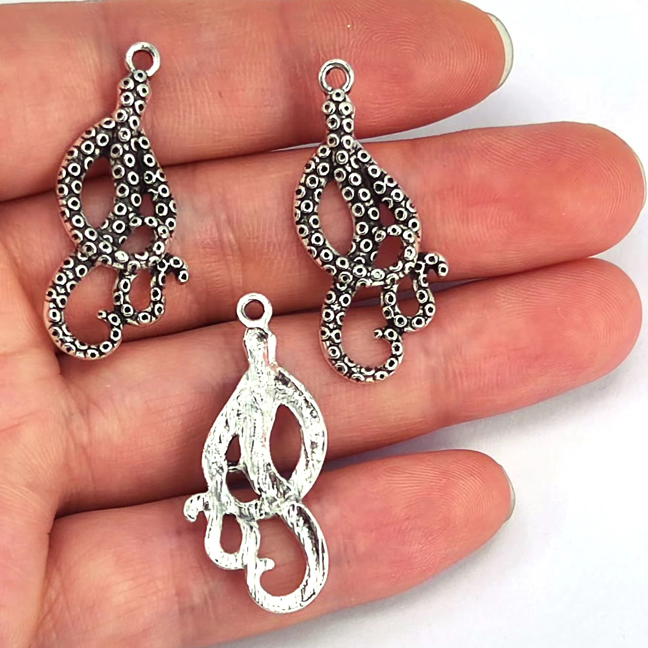 

50pcs ancient silver color 3 roots octopus tentacles pendant charm for DIY women man Accessories