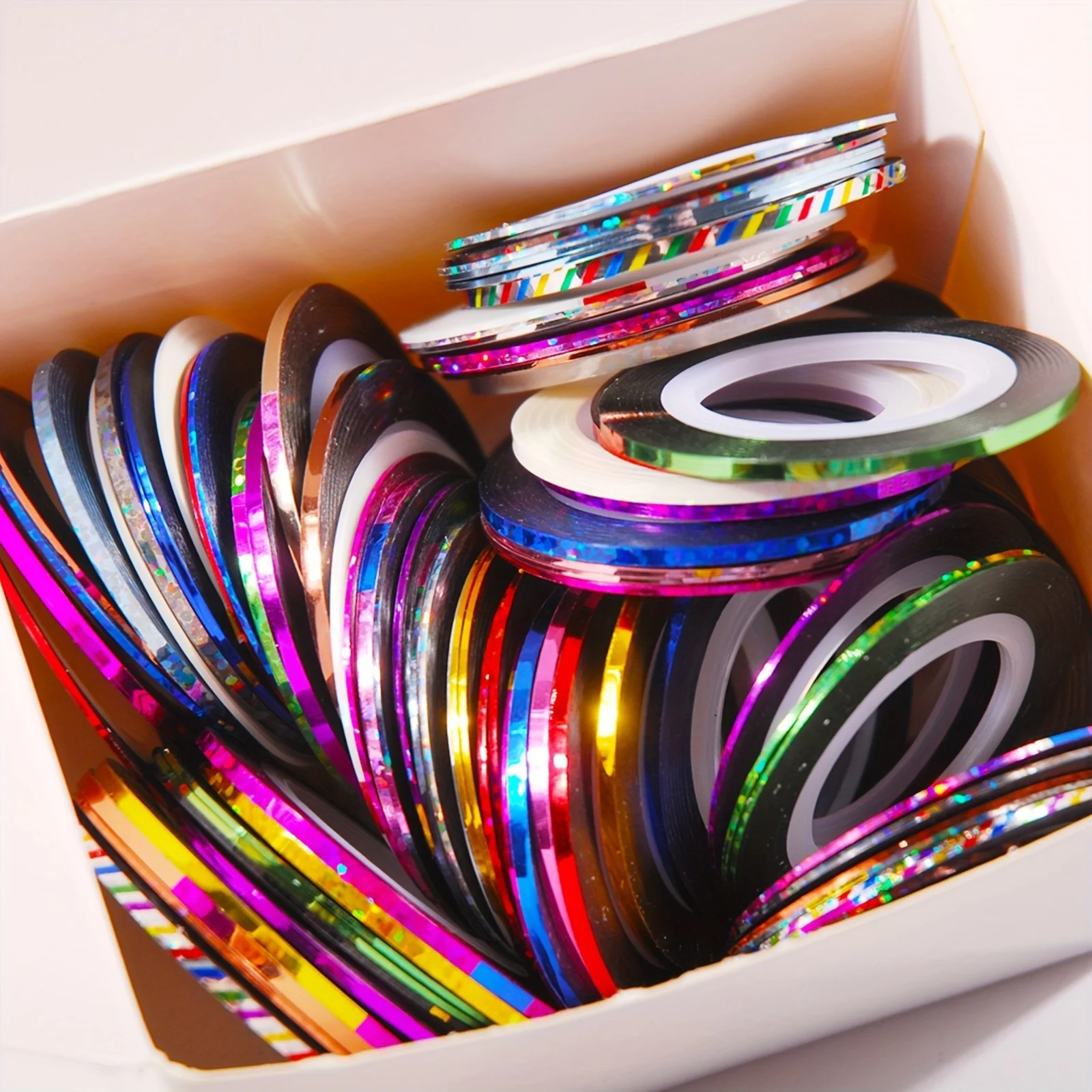 32 Rollen/Set Gold Silber Linien Nail Art Aufkleber 1 mm selbstklebendes Glitzer-Aufkleberband Bunte Abziehbilder für DIY Nail Art Dekor