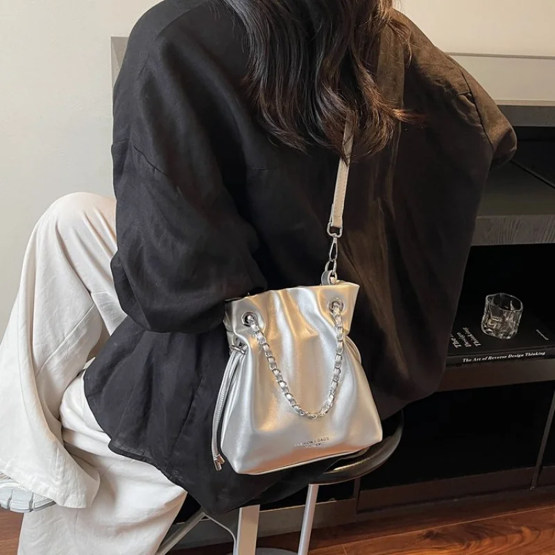 

Роскошный клатч с эмблемой для женщин, вечерняя сумка с дизайнерским логотипом и культовым символом бренда или инициалом