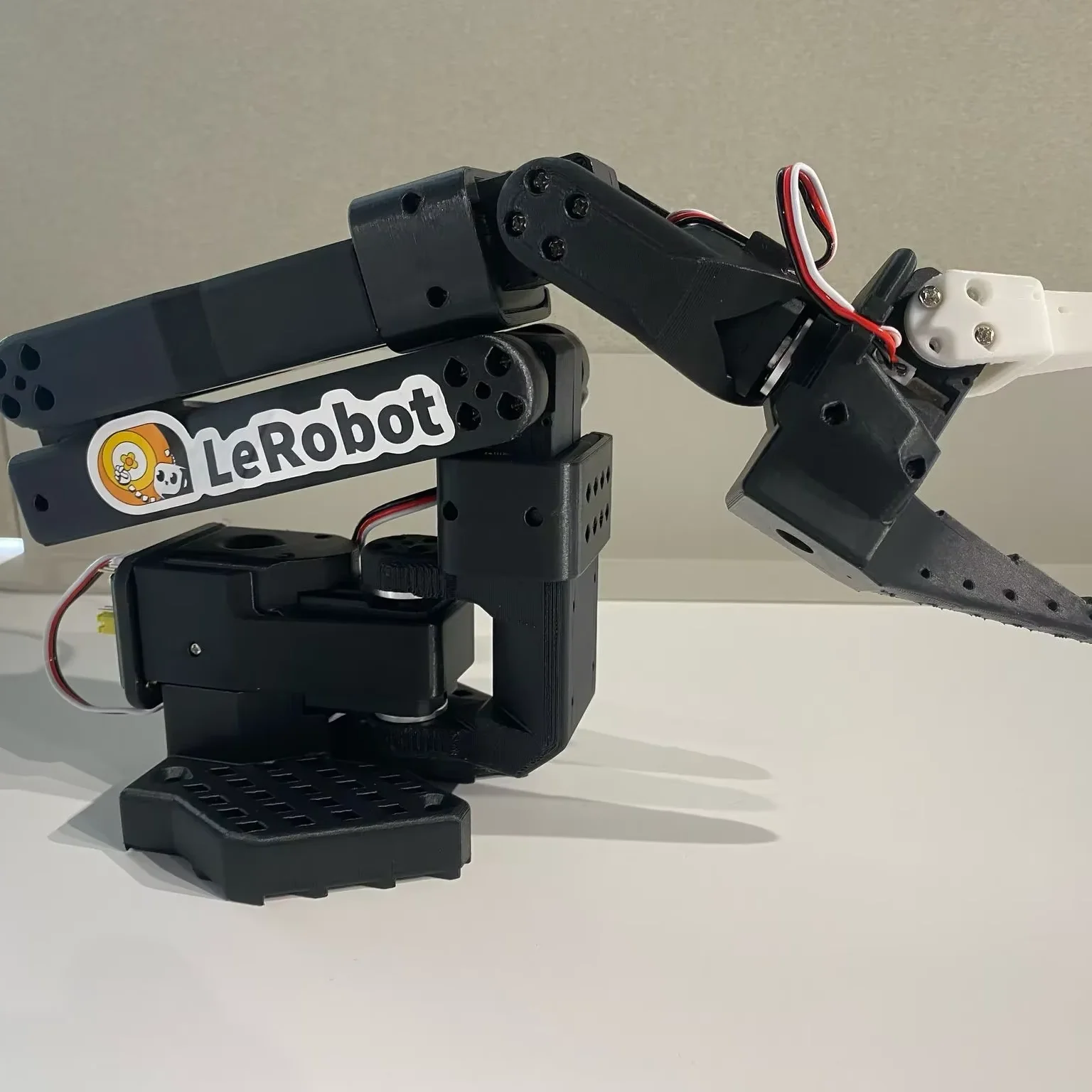 Все шесть сервоприводов STS3215