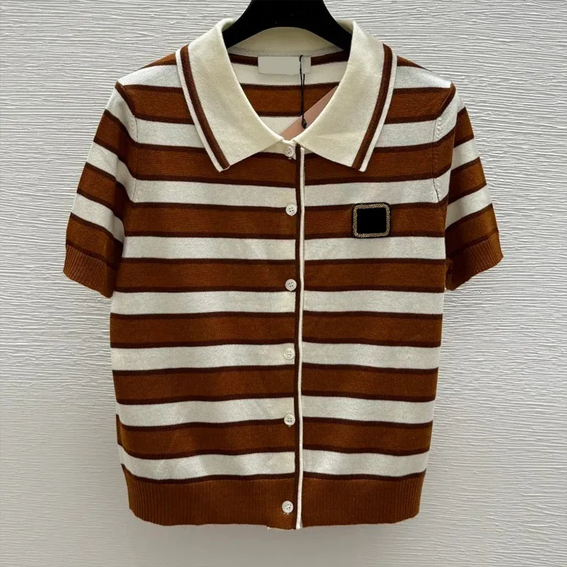 

Высококачественный женский вязаный кардиган с цельным воротником и двухцветными полосками, застежкой на одной пуговице 2562281