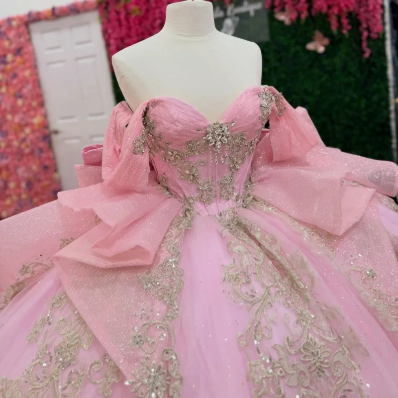 

Pink Quinceanera Dresses Off the Shoulder Golden Glitter Decal Lace Layering Long tail Vestido e 15 Quinceanera Customize