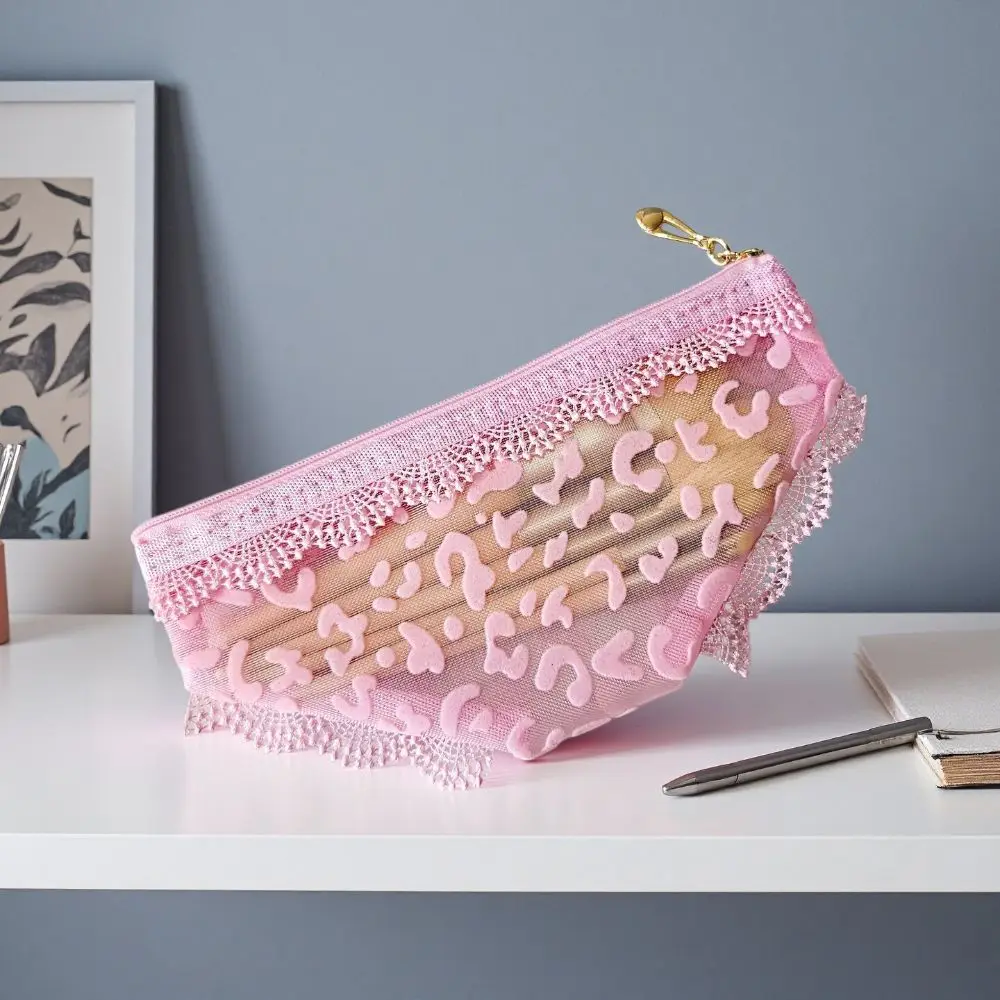 Unique Bikini Briefs Shape Cosmetic Bag Mesh Lace Heart Makeup Storage Pouch Transparent Y2K Toiletry Bag Storage for Travel