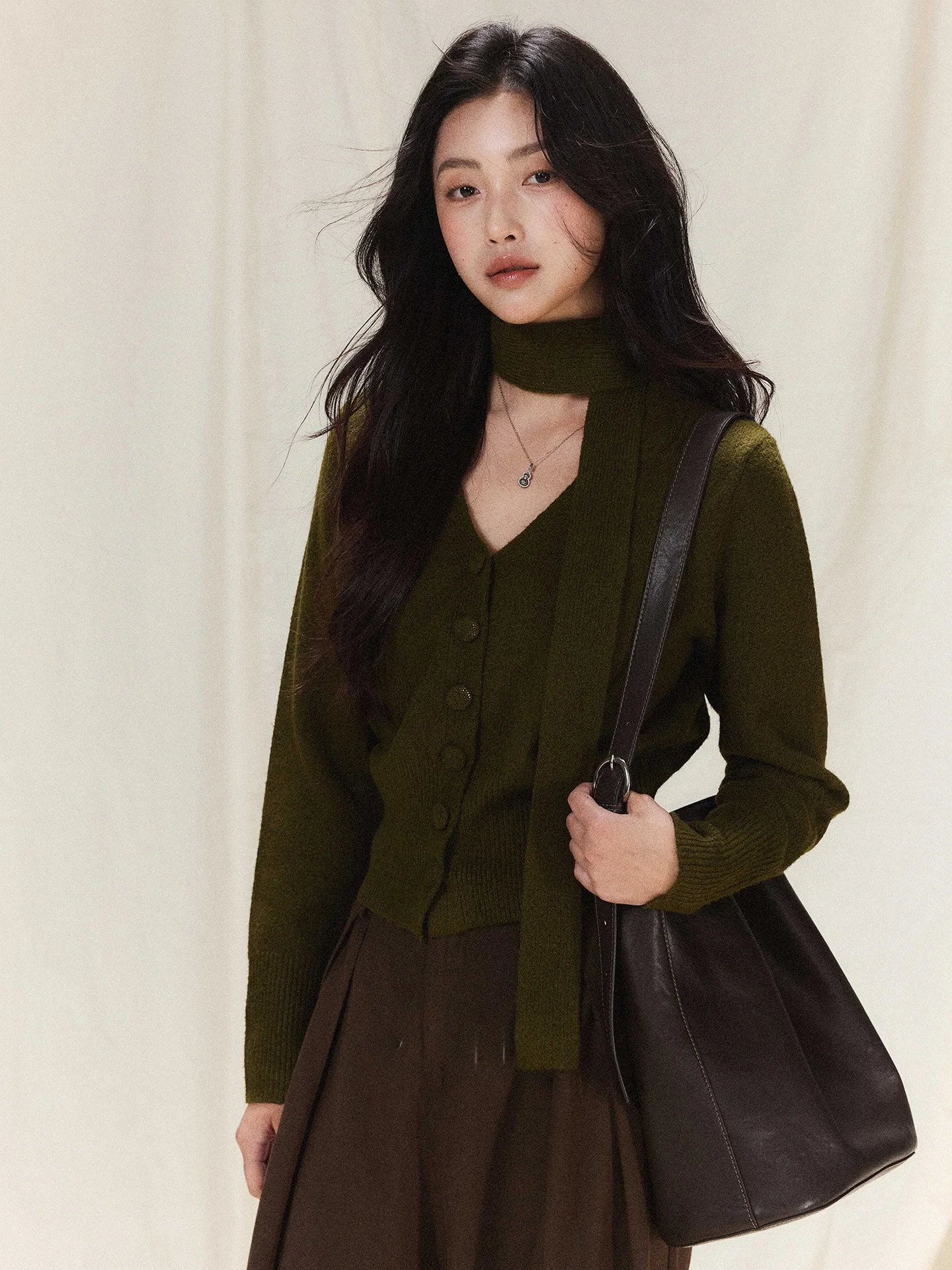 

Женский вязаный свитер с V-образным вырезом и длинными рукавами, драпированный, повседневный, утепленный, осенне-зимний, модный дизайн