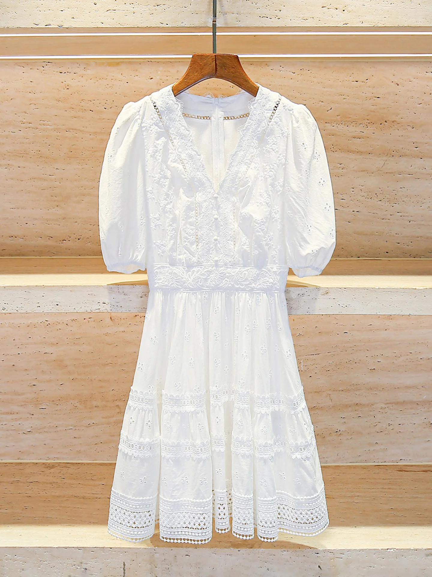 กระโปรงทรงเอไลน์ผ้าลูกไม้ฉลุลายคอวีแขนพองทรงบับเบิ้ลสำหรับผู้หญิงระดับไฮเอนด์ เหมาะสำหรับใส่ไปทำงานหรือใส่ลำลอง