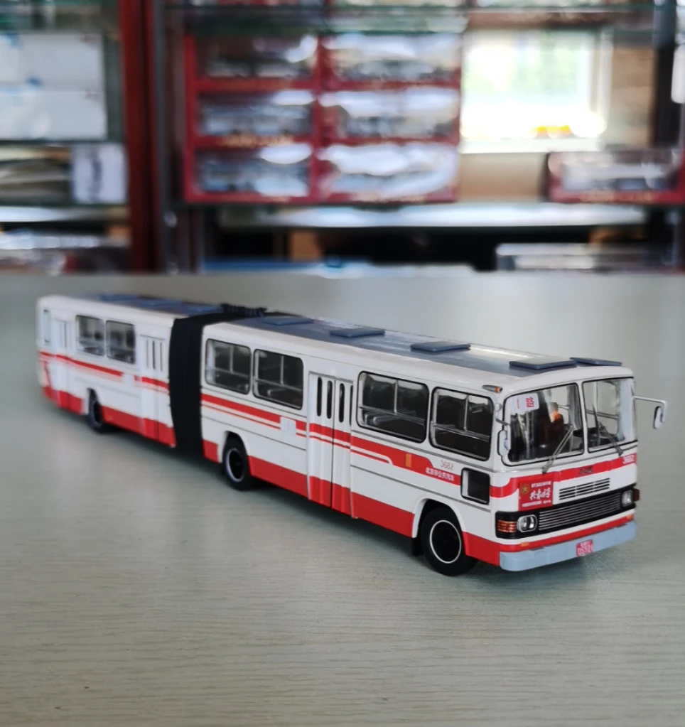 Diecast Maßstab 1:64 Beijing Public Transport BK670 Großes bewegliches Automodell zum Sammeln, Spielzeug, Geschenk, Souvenir, Ausstellungsornament