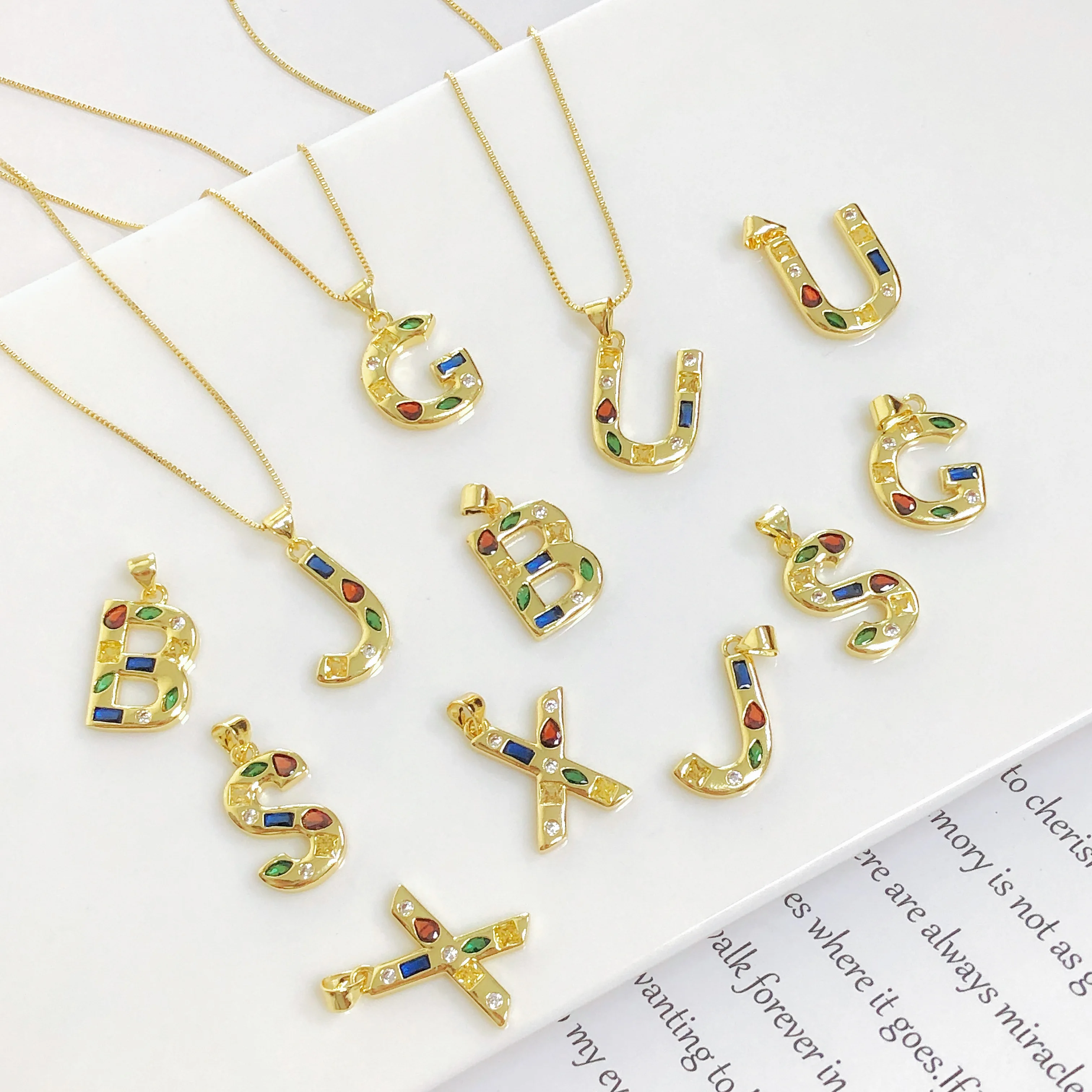 قلادة أولية مطلية بالذهب عالية الجودة حرف A-Z ملونة من الزركون 26 قلادة أولية للنساء والرجال مجوهرات من صلب لا يصدأ #1