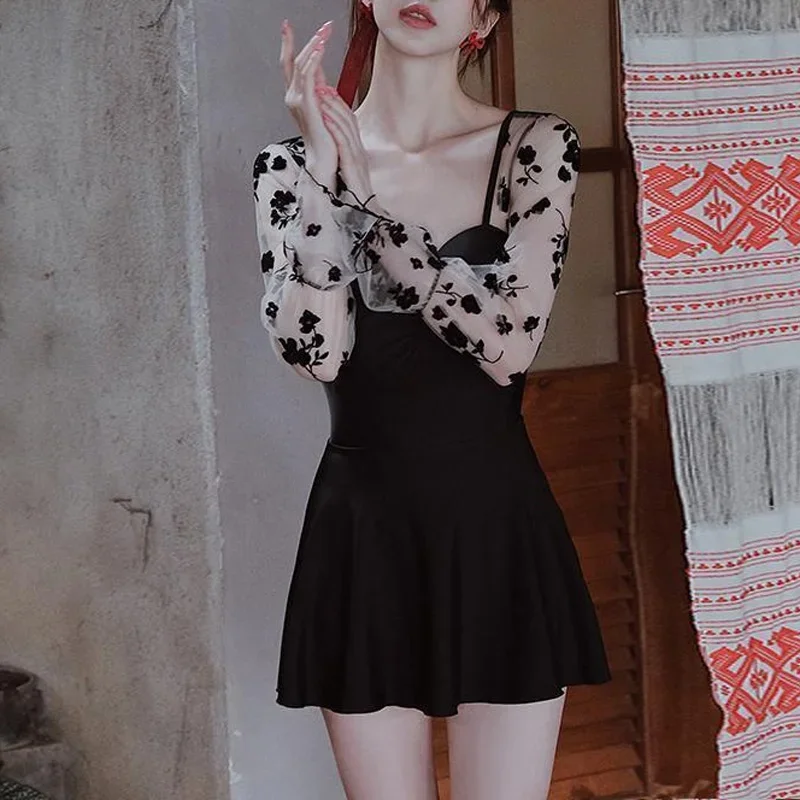 

2025 New Summer Fashionable Bohemian V Tie Chest Pads Gathered Back Strap Embroidery Long Sleeve Beach Hot Spring Skirt Swimwear