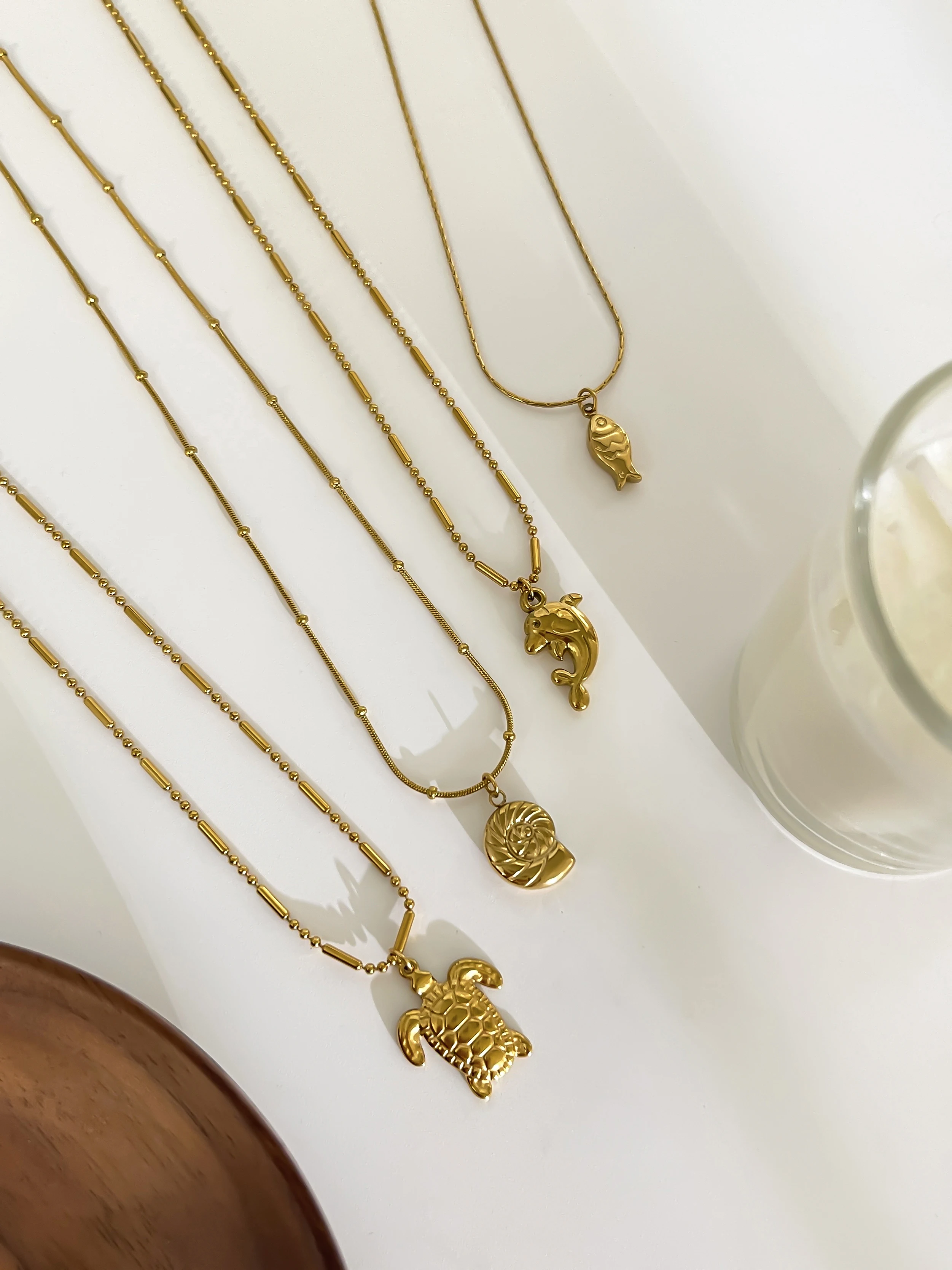 Peri\'sbox Simple Fashion Ocean Series 18K Gold Plated Conch Dolphin Turtle Fish Pendant Necklace for Women Seaside Party Jewelry