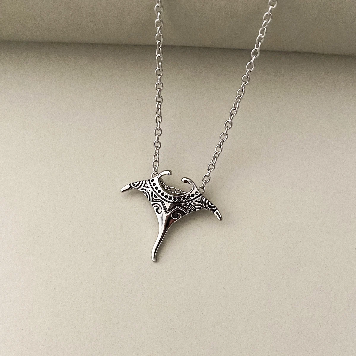 1 / Set of Sea Creatures Elephant Nose Manta Fish Necklace Women Fashion Personality Accessories