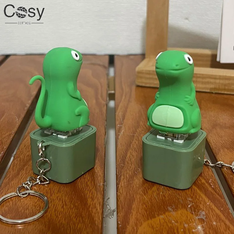 New Upgraded Lizard Button Keychain Funny Lizard Sounds And Flash Effects Rechargeable Portable Stress Relief Ornament 2 Styles
