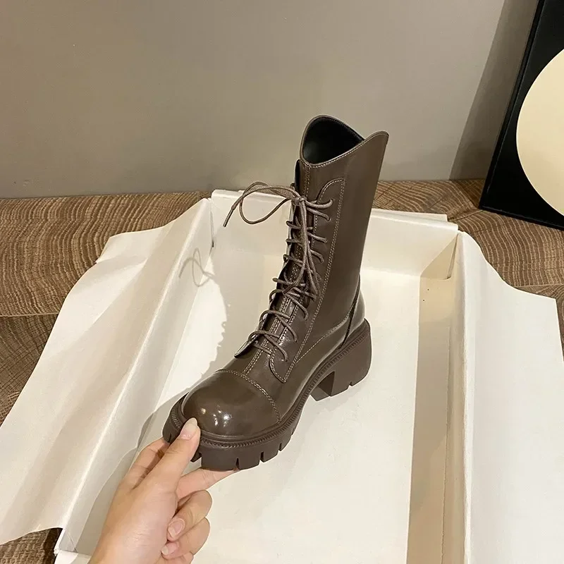 2024  Autumn New Style Women's Boots Lace Up Mid Follow Round Head Fang Hei Rubber Wear-resistant Sole  Platform Shoes