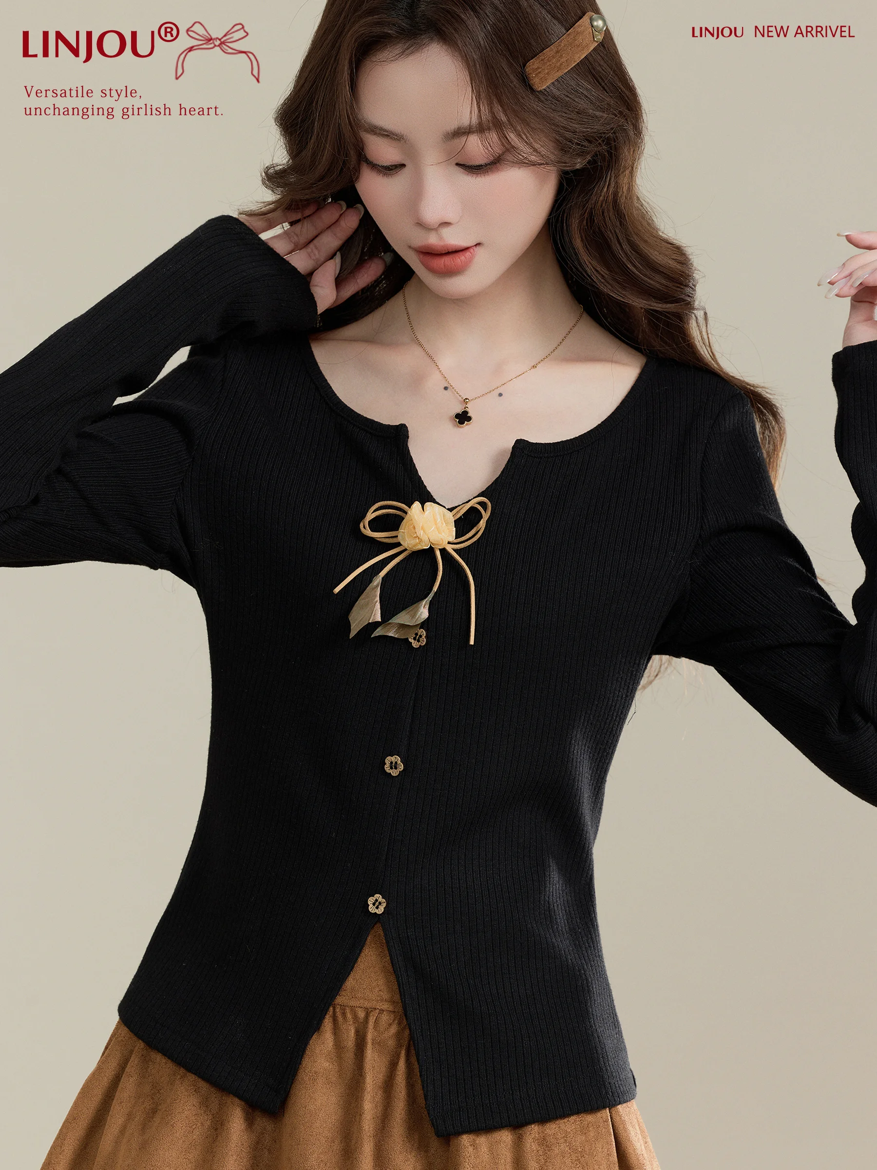 

Черный вязаный свитер женский, приталенный, повседневный стиль, весенняя новинка, модный, с боковым разрезом, высокое качество, мягкий материал, V-образный вырез, на пуговицах