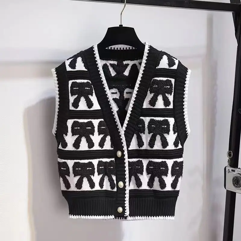 Knitted Vest Coat Women V Neck Knit Sweater Fashion Short Sleeveless Button Casual Waistcoat Female Early Spring Chic Vest Tops