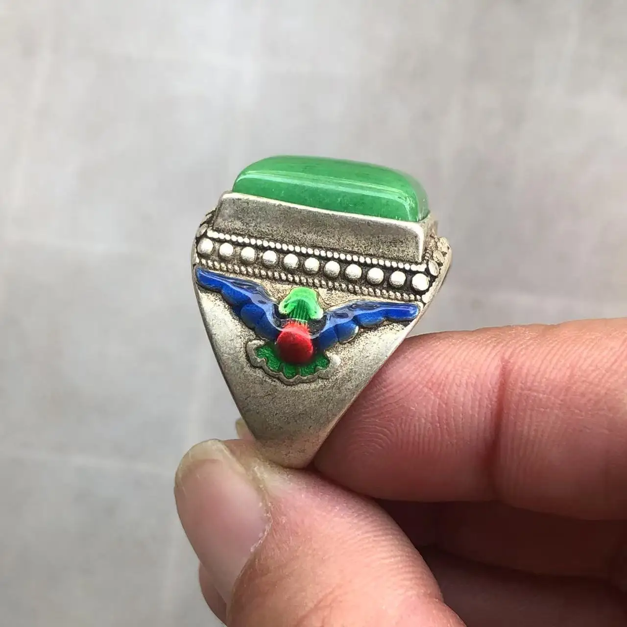 Vintage Cloisonné Emaille Silber Siegelring mit großem quadratischem roten Edelstein – Ethno-chinesischer Herren-Statement-Retro-Fingerschmuck – Detail 6