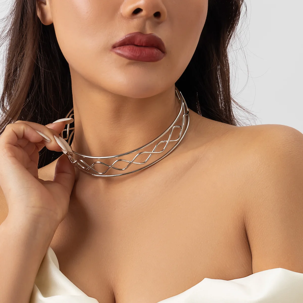 Metal Choker Necklace Open Cross Outline Classic Refined High Quality Jewelry Women Rose Gold Tone Lightweight Necklace