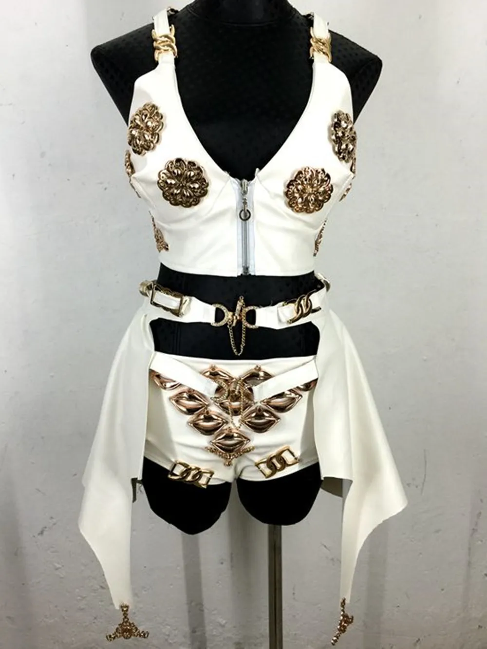 

Customized sexy white PU leather split 3-piece performance suit, nightclub DJ female singer DS performance suit, stage outfit